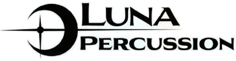 Luna deals percussion cajon